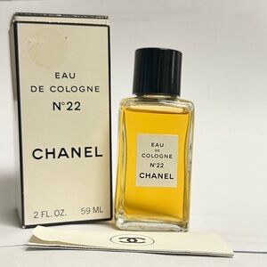 CHANEL N°22 Eau de Cologne with Black Cap